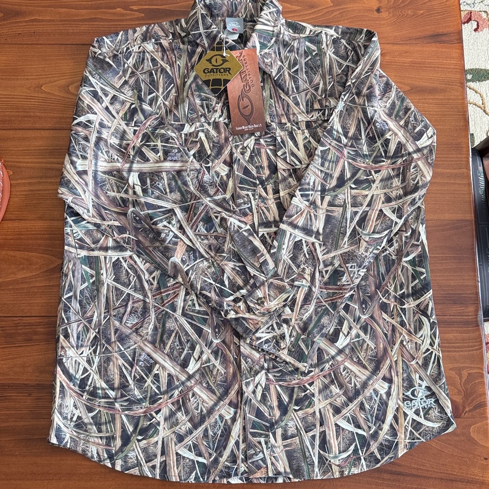NWT Gator Outfitters Camo Long Sleeve Shirt